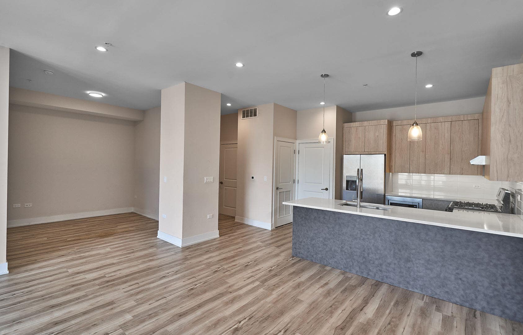 926 E 43rd Street, #203, Chicago, IL 60653 926 E 43rd Street, #203, Chicago, IL 60653