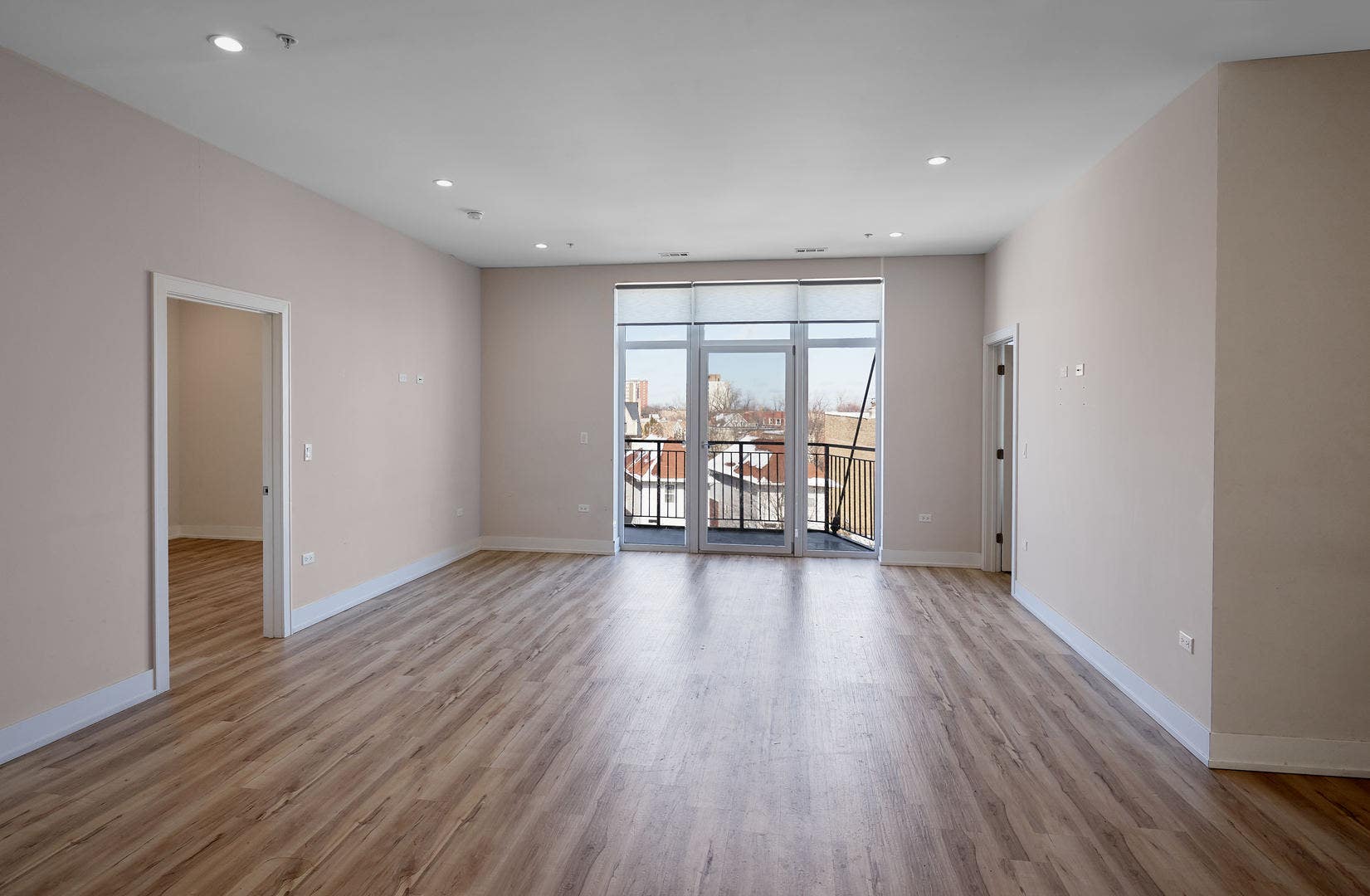 926 E 43rd Street, #203, Chicago, IL 60653 926 E 43rd Street, #203, Chicago, IL 60653