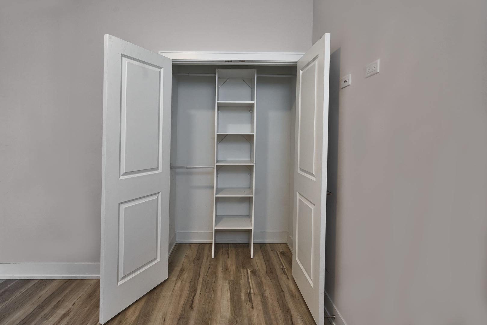 926 E 43rd Street, #203, Chicago, IL 60653 926 E 43rd Street, #203, Chicago, IL 60653
