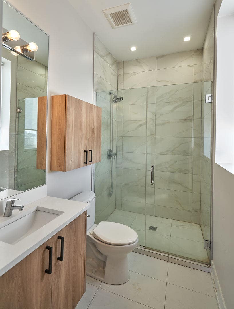926 E 43rd Street, #203, Chicago, IL 60653 926 E 43rd Street, #203, Chicago, IL 60653