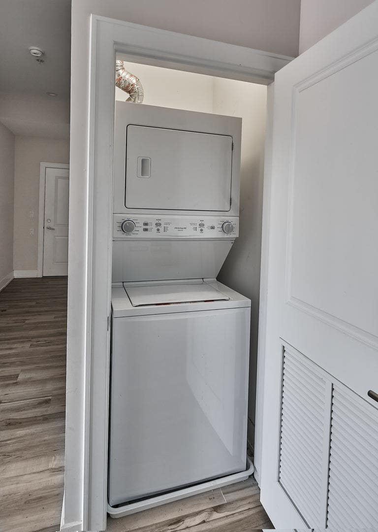 926 E 43rd Street, #203, Chicago, IL 60653 926 E 43rd Street, #203, Chicago, IL 60653