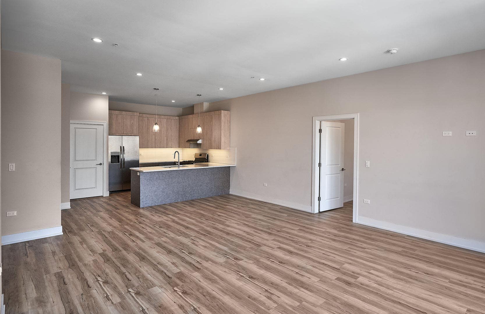 926 E 43rd Street, #203, Chicago, IL 60653 926 E 43rd Street, #203, Chicago, IL 60653