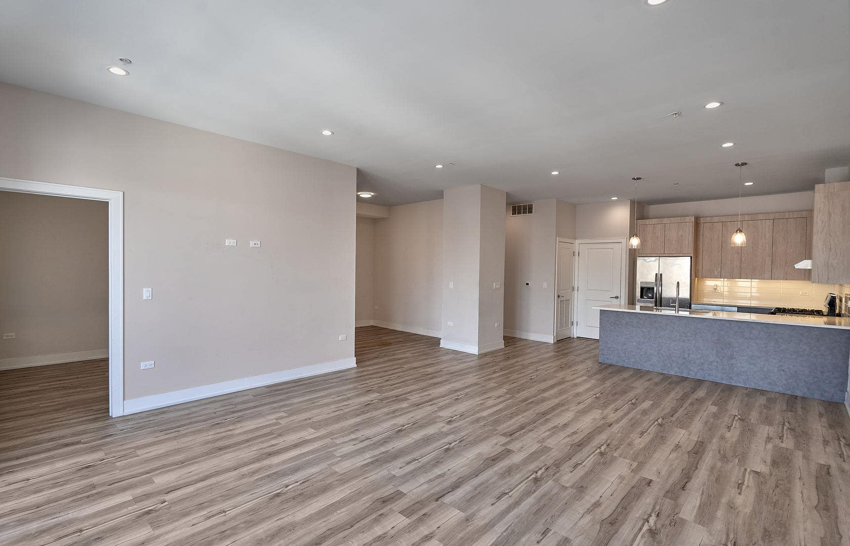 926 E 43rd Street, #203, Chicago, IL 60653 926 E 43rd Street, #203, Chicago, IL 60653