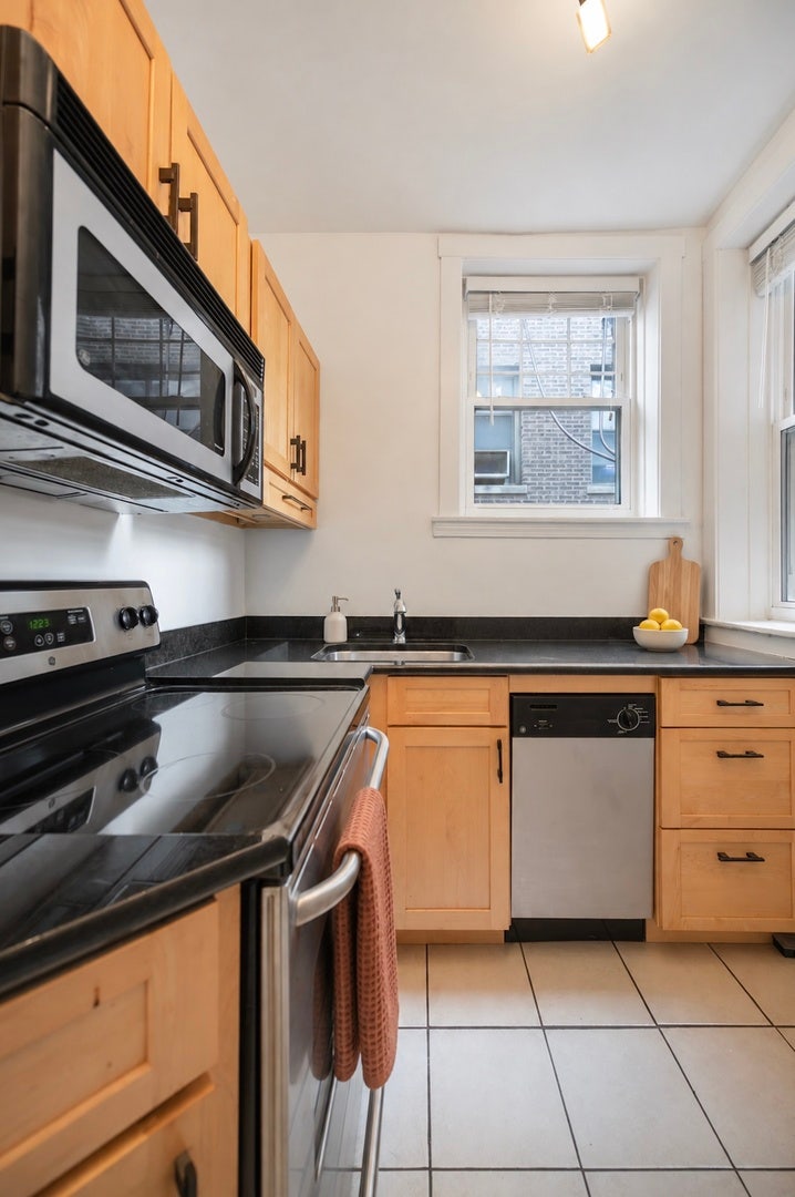 4310 N Clarendon Avenue, #1021, Chicago, IL 60613