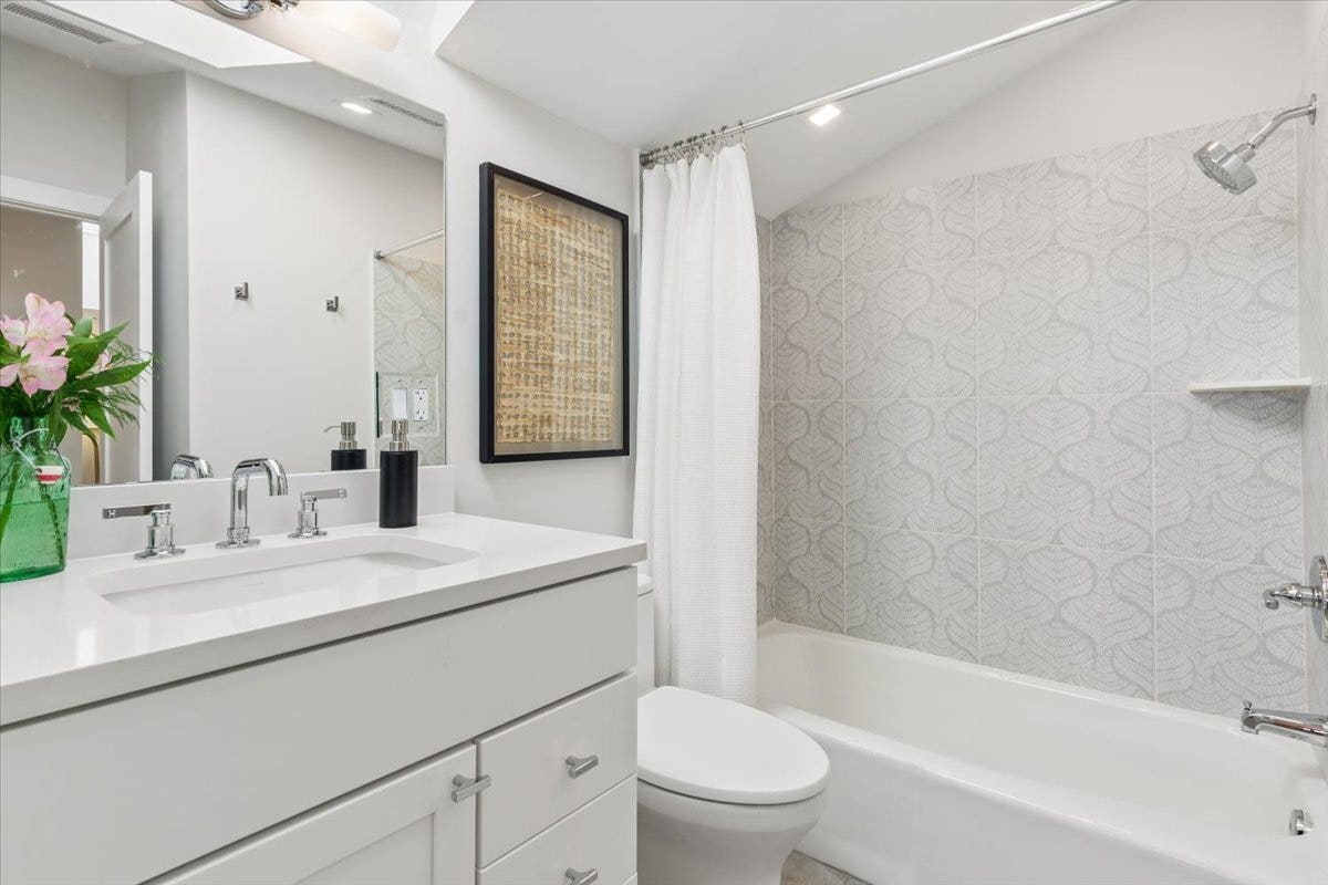 616 W Willow Street, Chicago, IL 60614 616 W Willow Street, Chicago, IL 60614