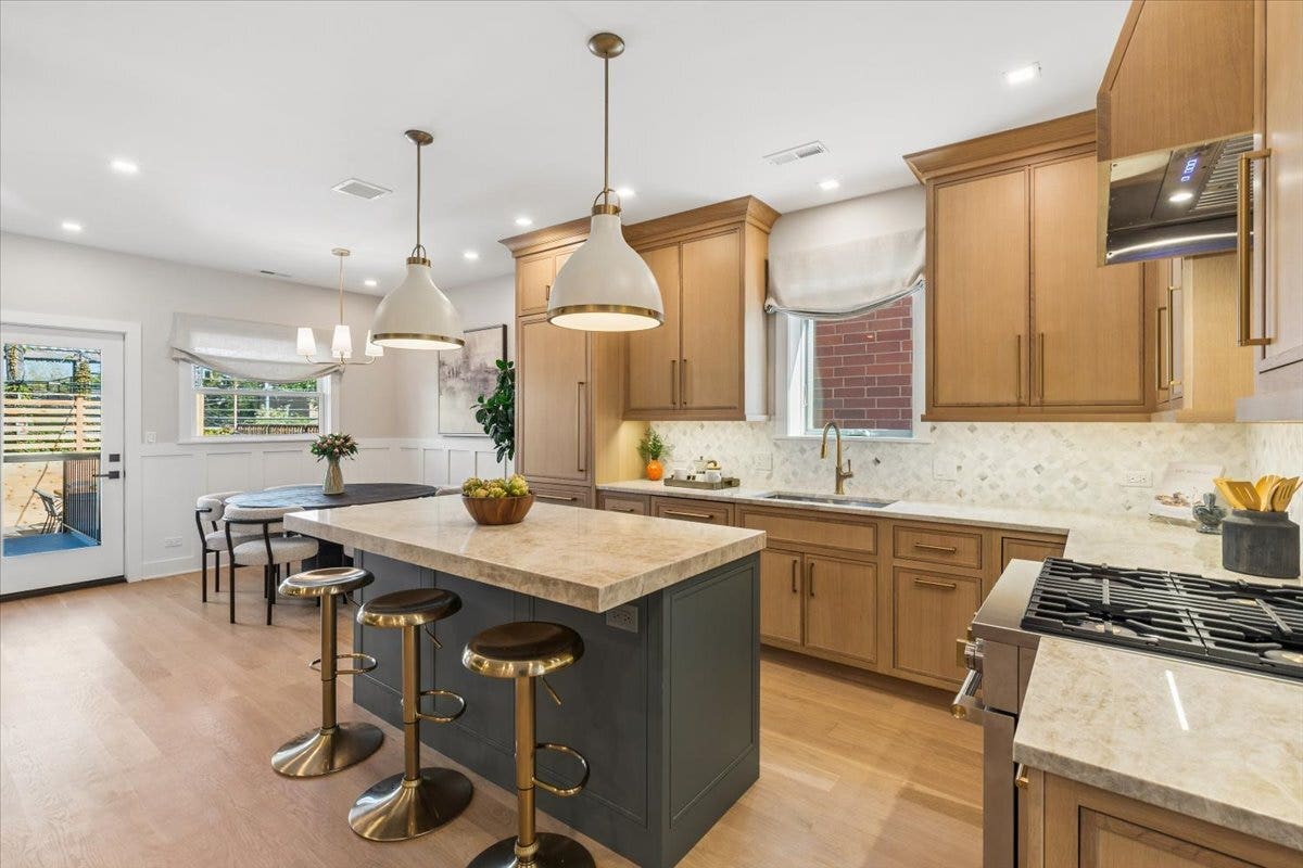 616 W Willow Street, Chicago, IL 60614 616 W Willow Street, Chicago, IL 60614