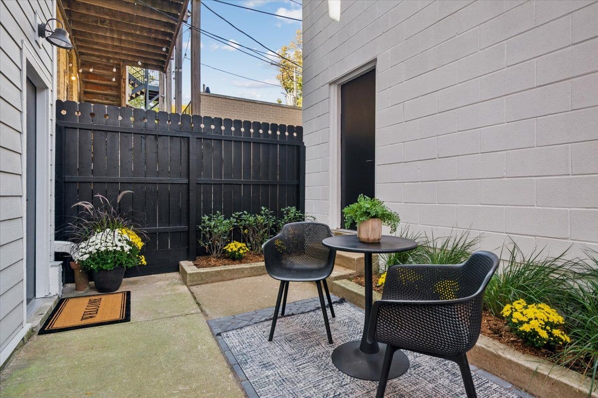 616 W Willow Street, Chicago, IL 60614 616 W Willow Street, Chicago, IL 60614