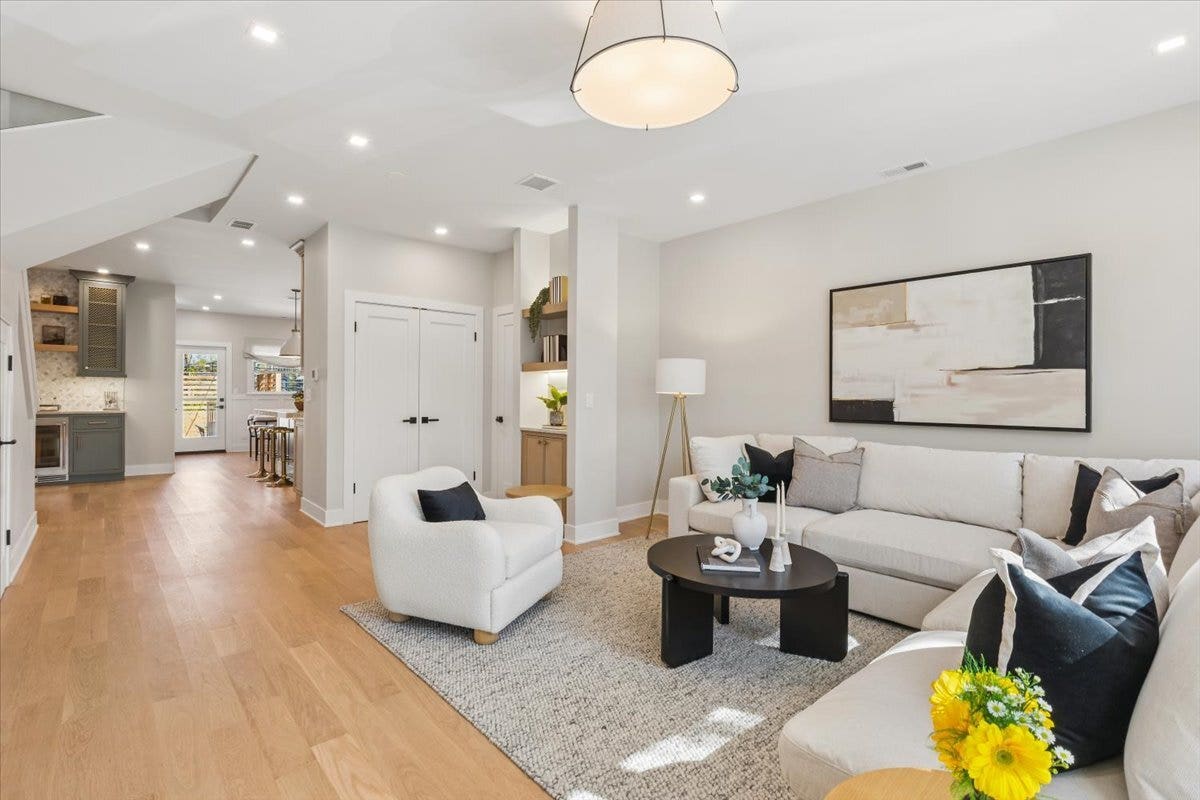 616 W Willow Street, Chicago, IL 60614 616 W Willow Street, Chicago, IL 60614
