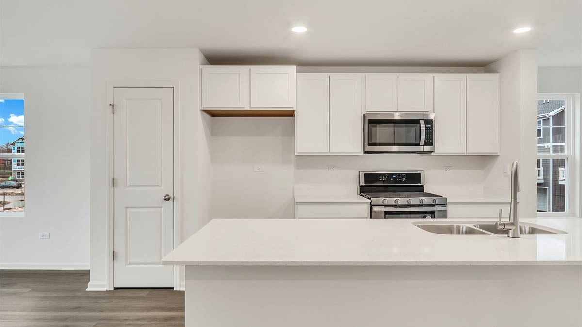 403 Lakeshore Court, St. Charles, IL 60174