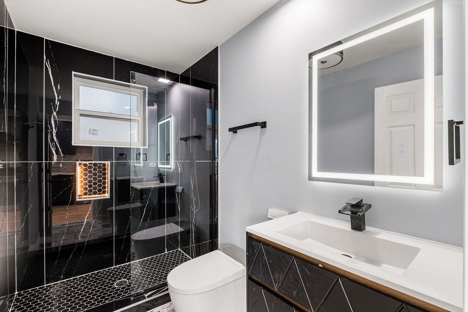 6672 W Montrose Avenue, Harwood Heights, IL 60706 6672 W Montrose Avenue, Harwood Heights, IL 60706