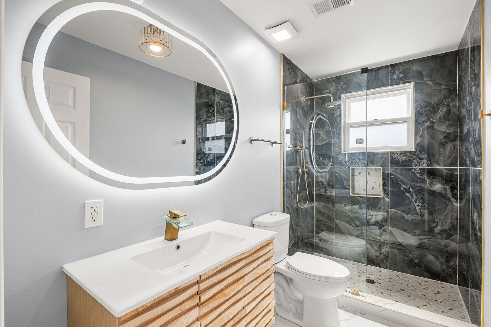 6672 W Montrose Avenue, Harwood Heights, IL 60706 6672 W Montrose Avenue, Harwood Heights, IL 60706
