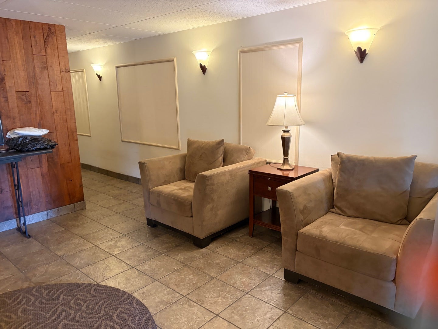 LOBBY IN THE BUILDING