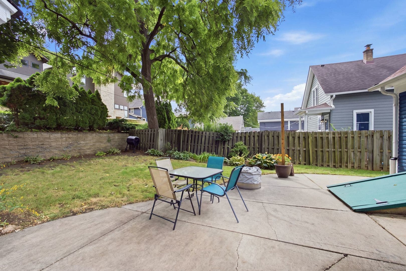 602 S 5th Avenue, St. Charles, IL 60174 602 S 5th Avenue, St. Charles, IL 60174