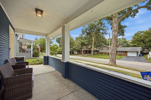 602 S 5th Avenue, St. Charles, IL 60174 602 S 5th Avenue, St. Charles, IL 60174