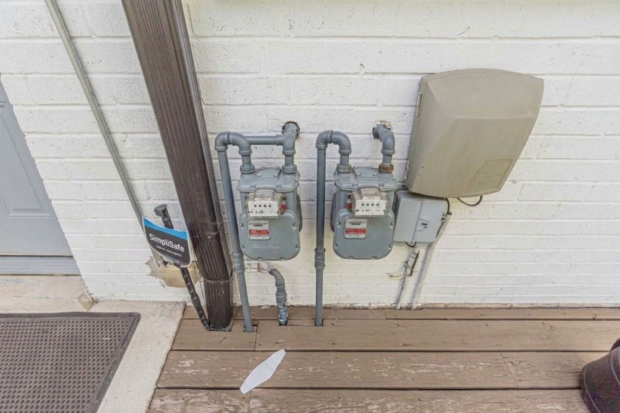 315 Morningside Drive, Bloomingdale, IL 60108 Separate utilities