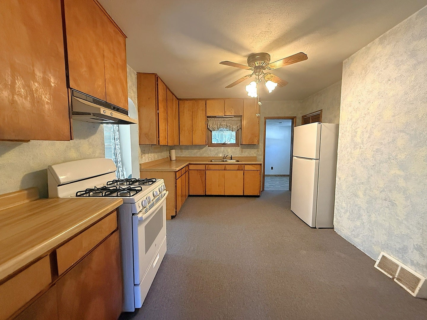 809 Inlet Avenue, Dixon, IL 61021 809 Inlet Avenue, Dixon, IL 61021