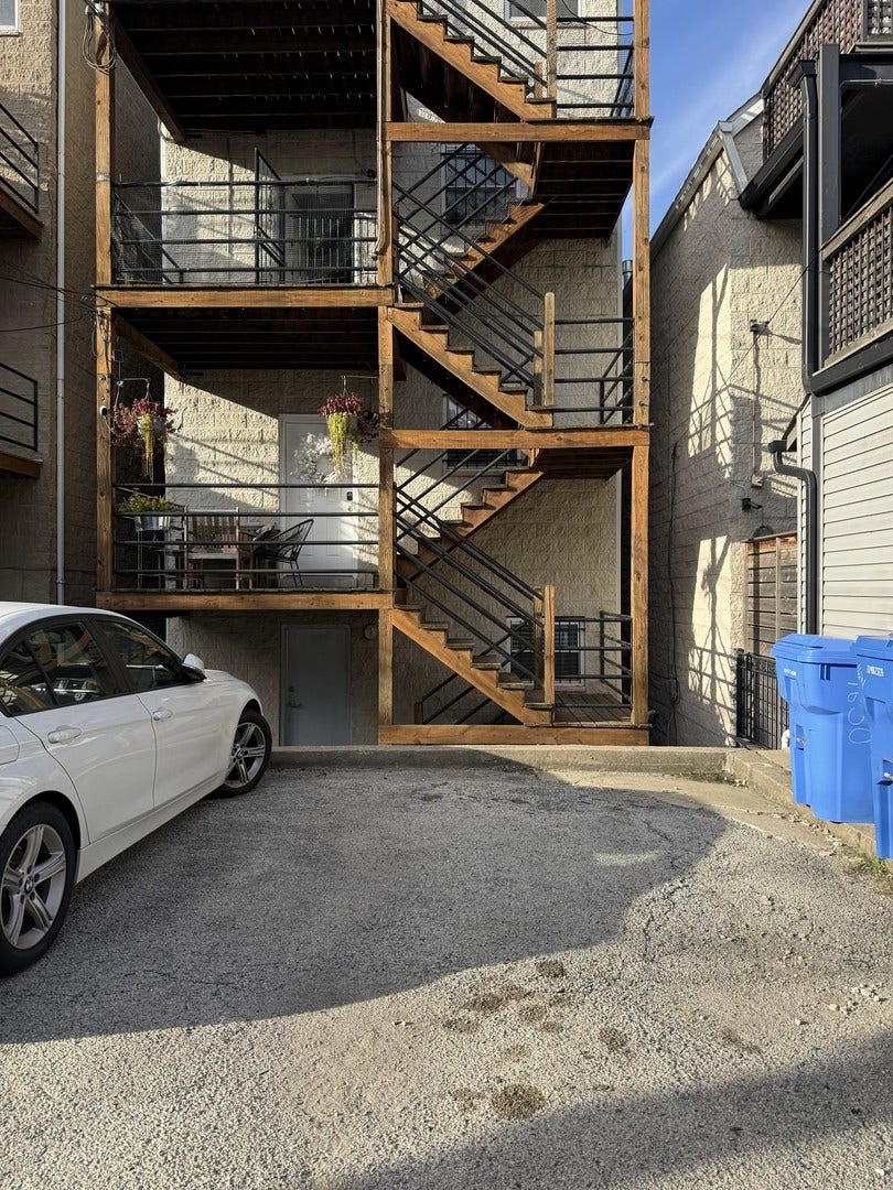 1635 W Beach Avenue, #1, Chicago, IL 60622 1635 W Beach Avenue, #1, Chicago, IL 60622