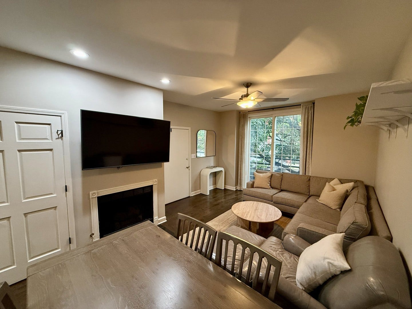 1635 W Beach Avenue, #1, Chicago, IL 60622 1635 W Beach Avenue, #1, Chicago, IL 60622