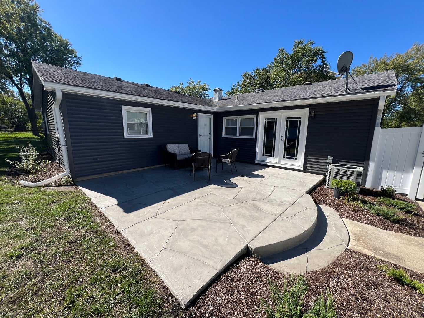 196 Green Court, Streamwood, IL 60107