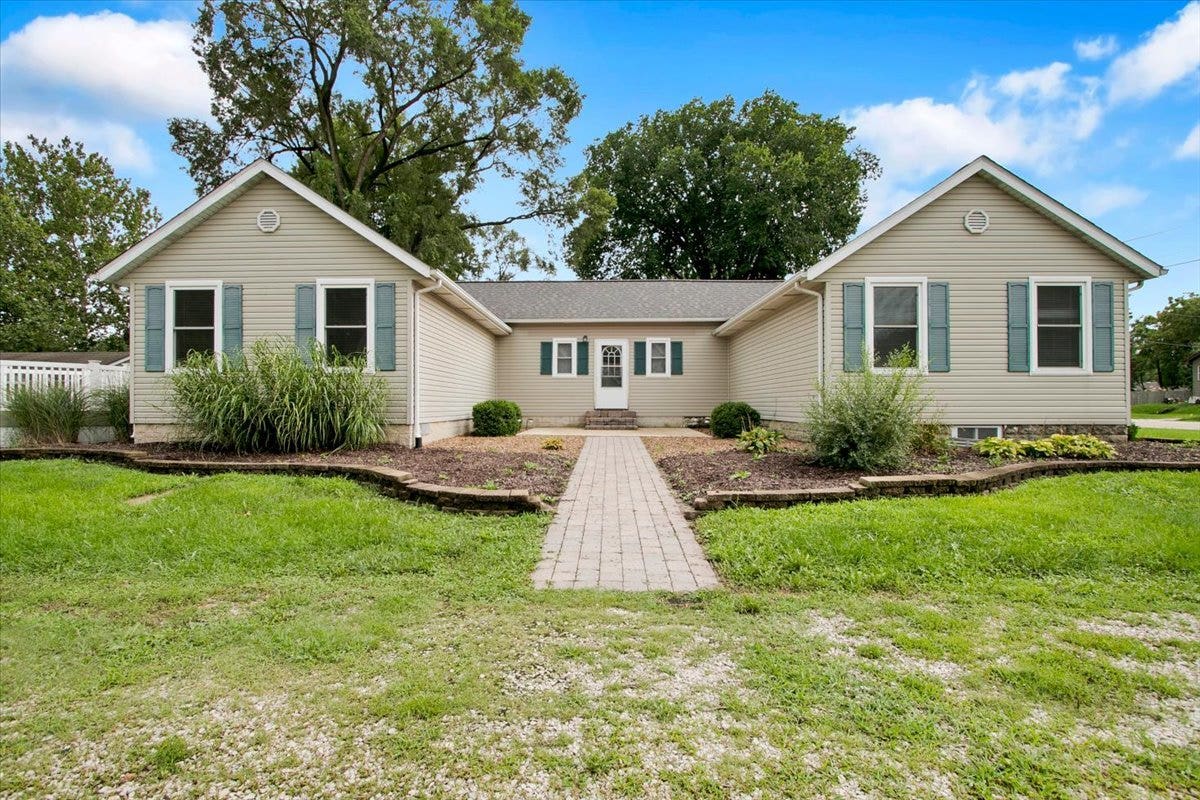 295 N 1st Avenue, Coal City, IL 60416