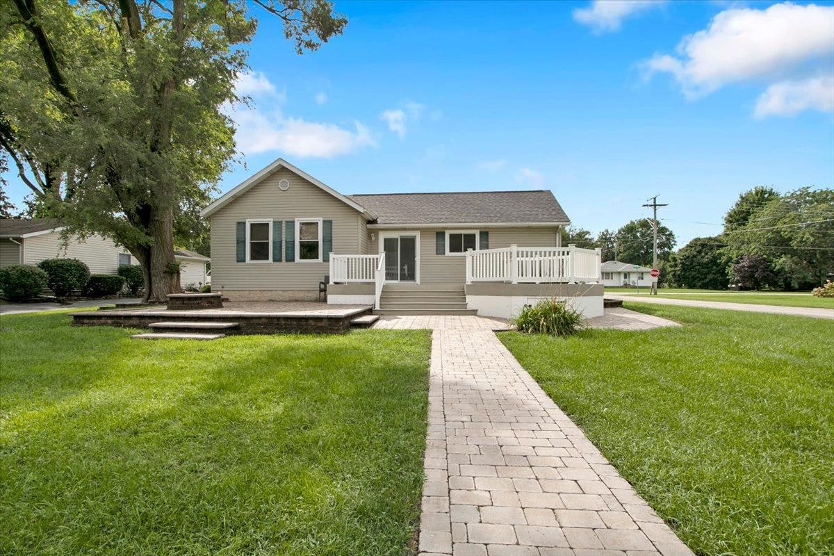 295 N 1st Avenue, Coal City, IL 60416