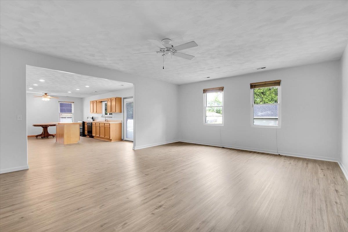 295 N 1st Avenue, Coal City, IL 60416