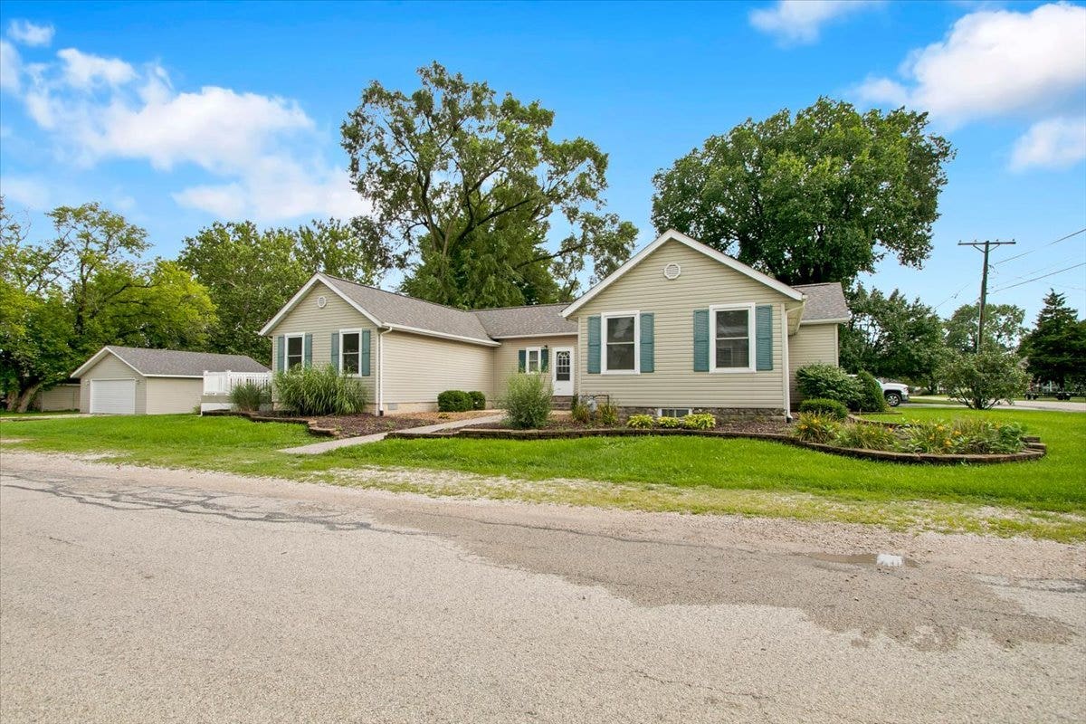 295 N 1st Avenue, Coal City, IL 60416