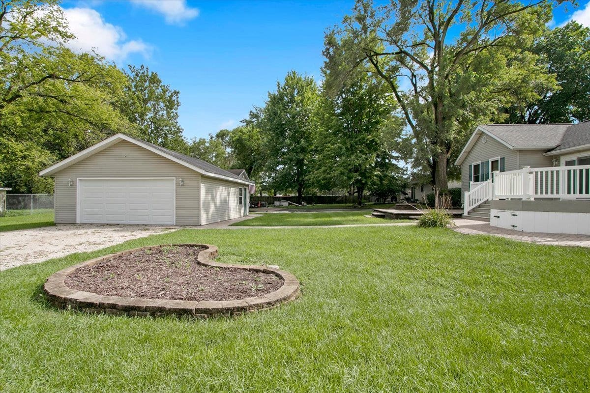 295 N 1st Avenue, Coal City, IL 60416