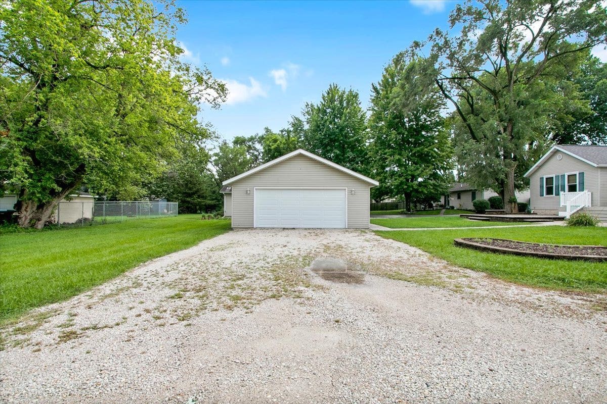 295 N 1st Avenue, Coal City, IL 60416