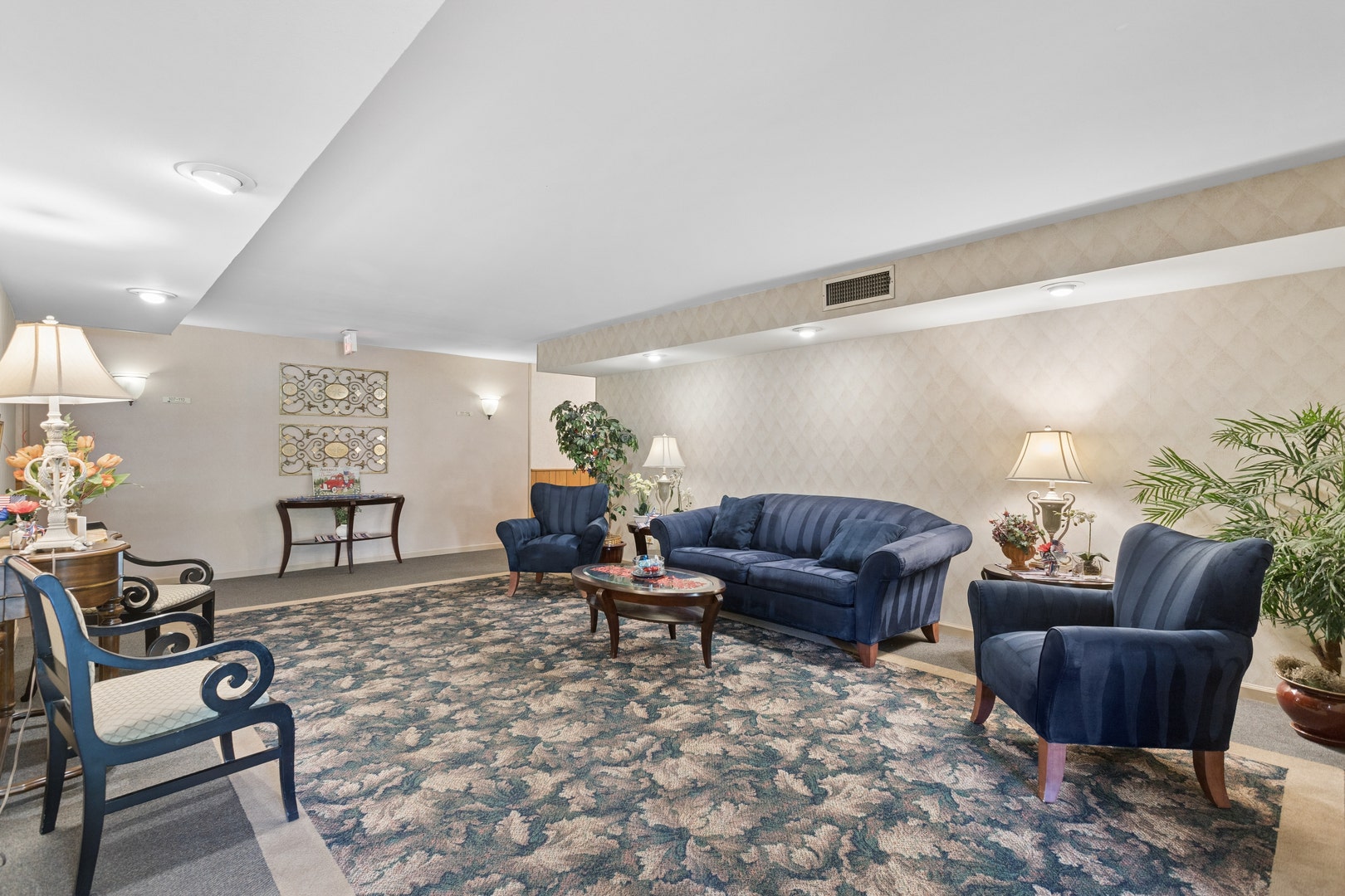 7510 Farmingdale Drive, #210, Darien, IL 60561 7510 Farmingdale Drive, #210, Darien, IL 60561