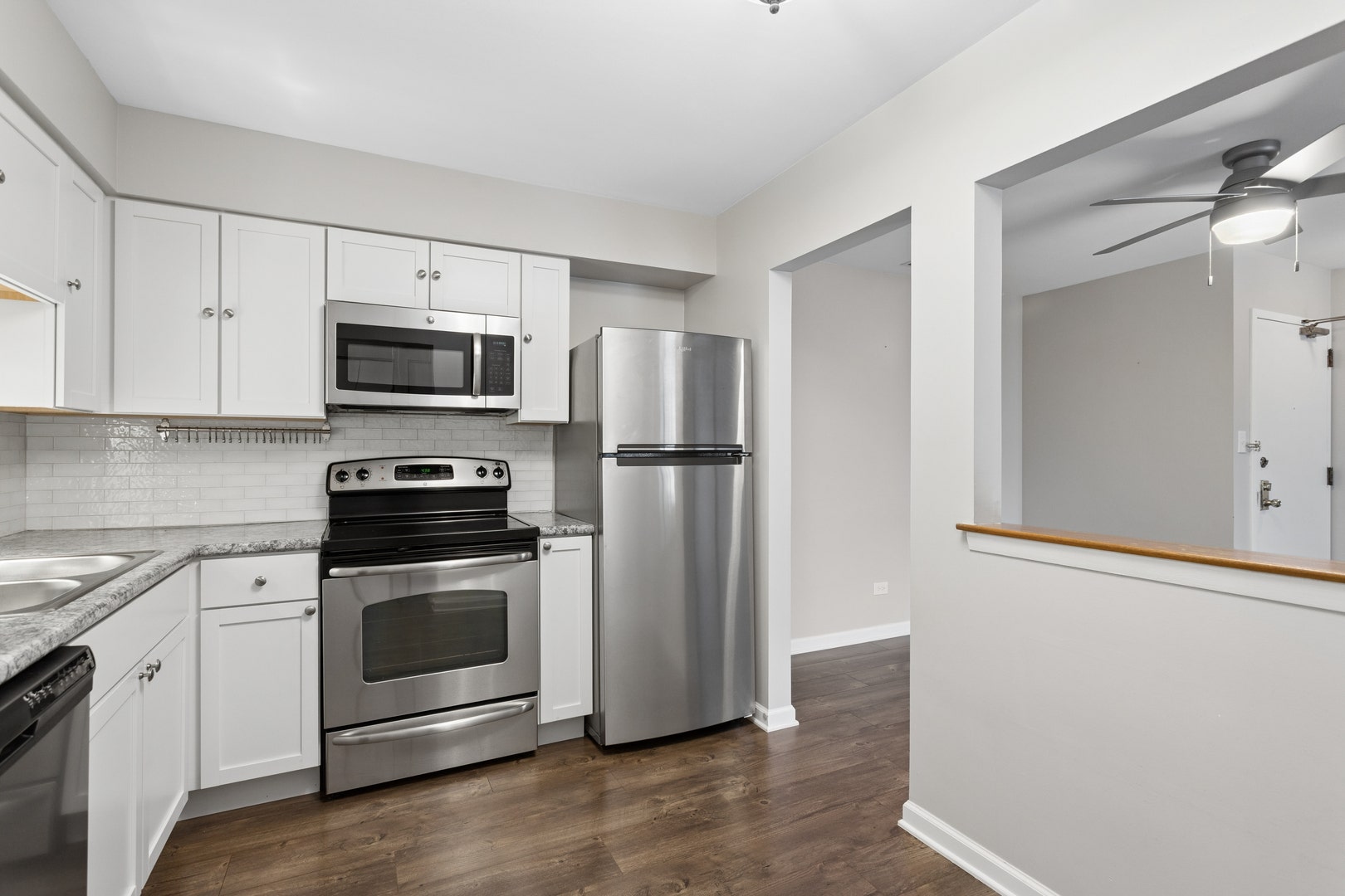 7510 Farmingdale Drive, #210, Darien, IL 60561 7510 Farmingdale Drive, #210, Darien, IL 60561