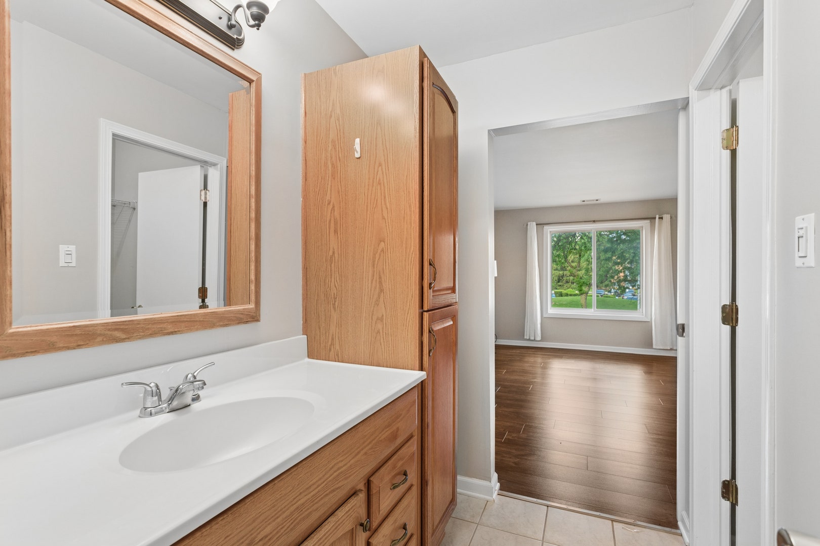 7510 Farmingdale Drive, #210, Darien, IL 60561 7510 Farmingdale Drive, #210, Darien, IL 60561