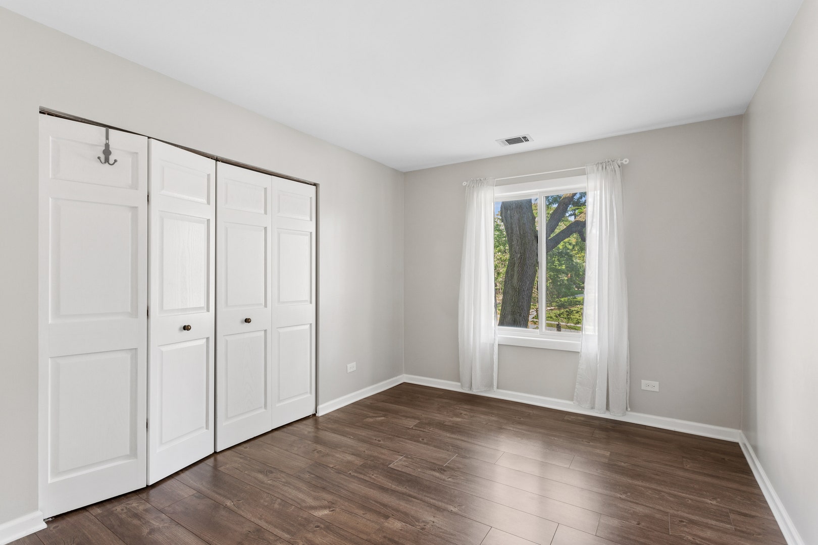 7510 Farmingdale Drive, #210, Darien, IL 60561 7510 Farmingdale Drive, #210, Darien, IL 60561