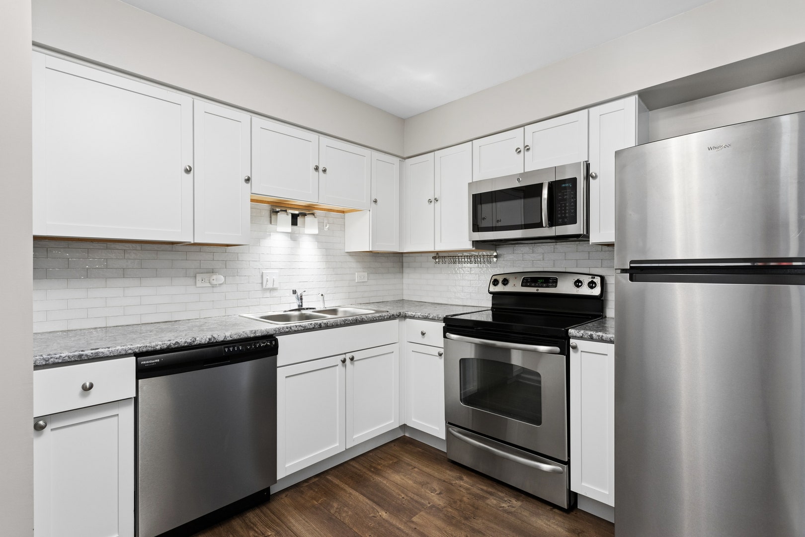 7510 Farmingdale Drive, #210, Darien, IL 60561 7510 Farmingdale Drive, #210, Darien, IL 60561