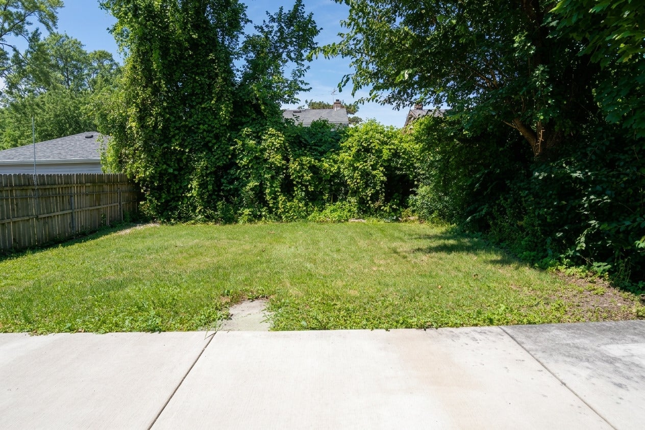 9406 N Oak Avenue, Des Plaines, IL 60016 9406 N Oak Avenue, Des Plaines, IL 60016