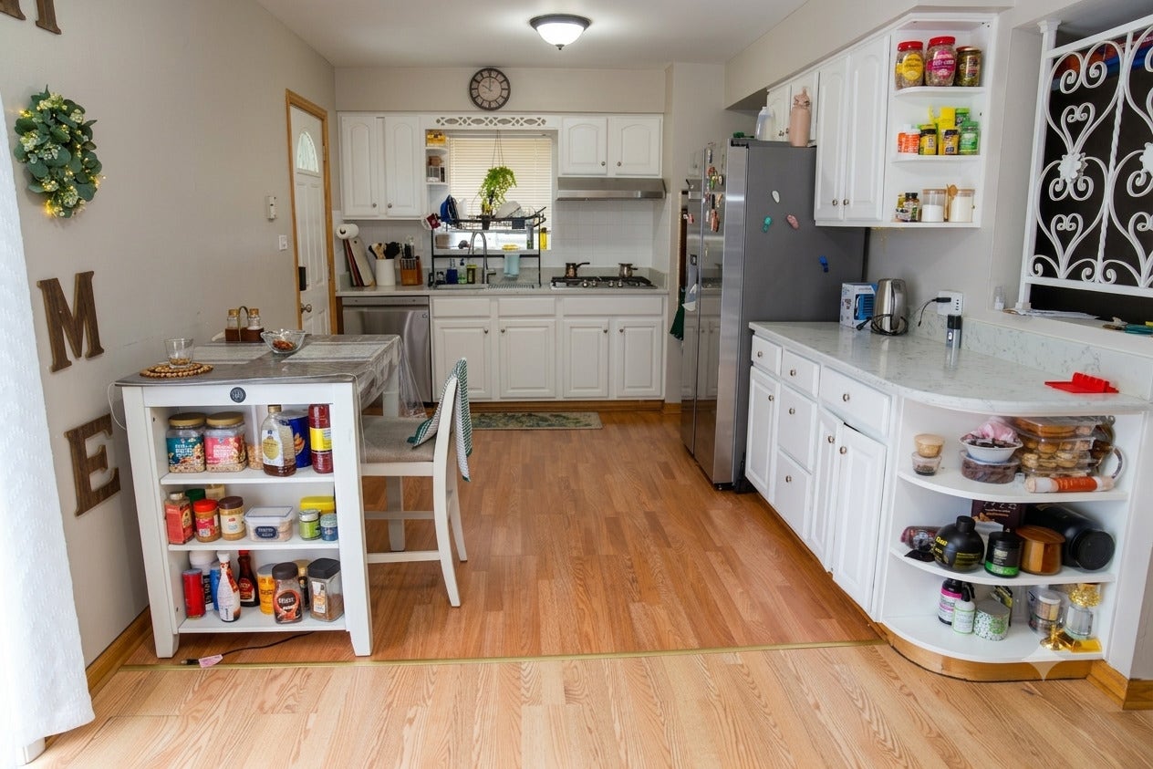 9406 N Oak Avenue, Des Plaines, IL 60016 9406 N Oak Avenue, Des Plaines, IL 60016