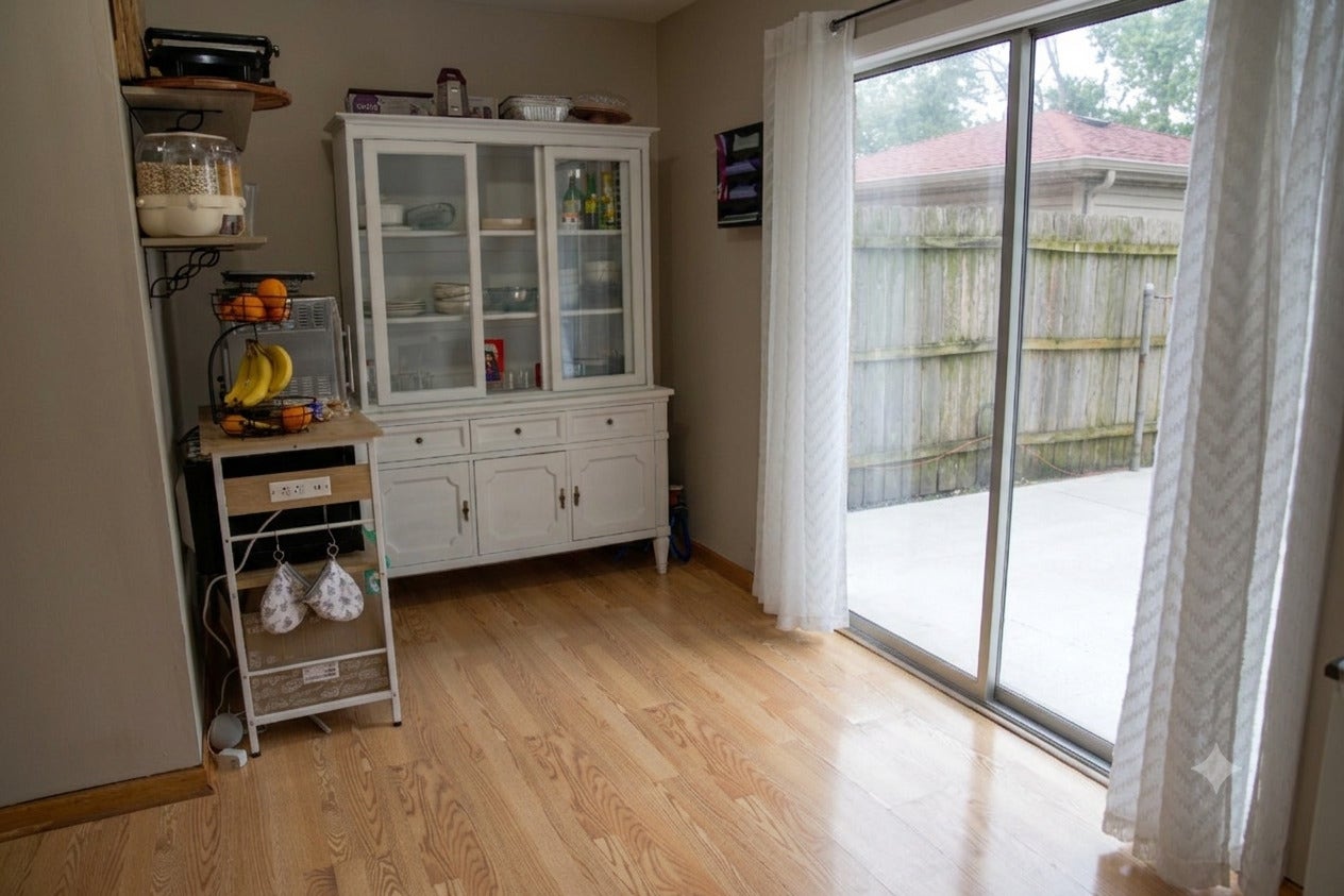 9406 N Oak Avenue, Des Plaines, IL 60016 9406 N Oak Avenue, Des Plaines, IL 60016