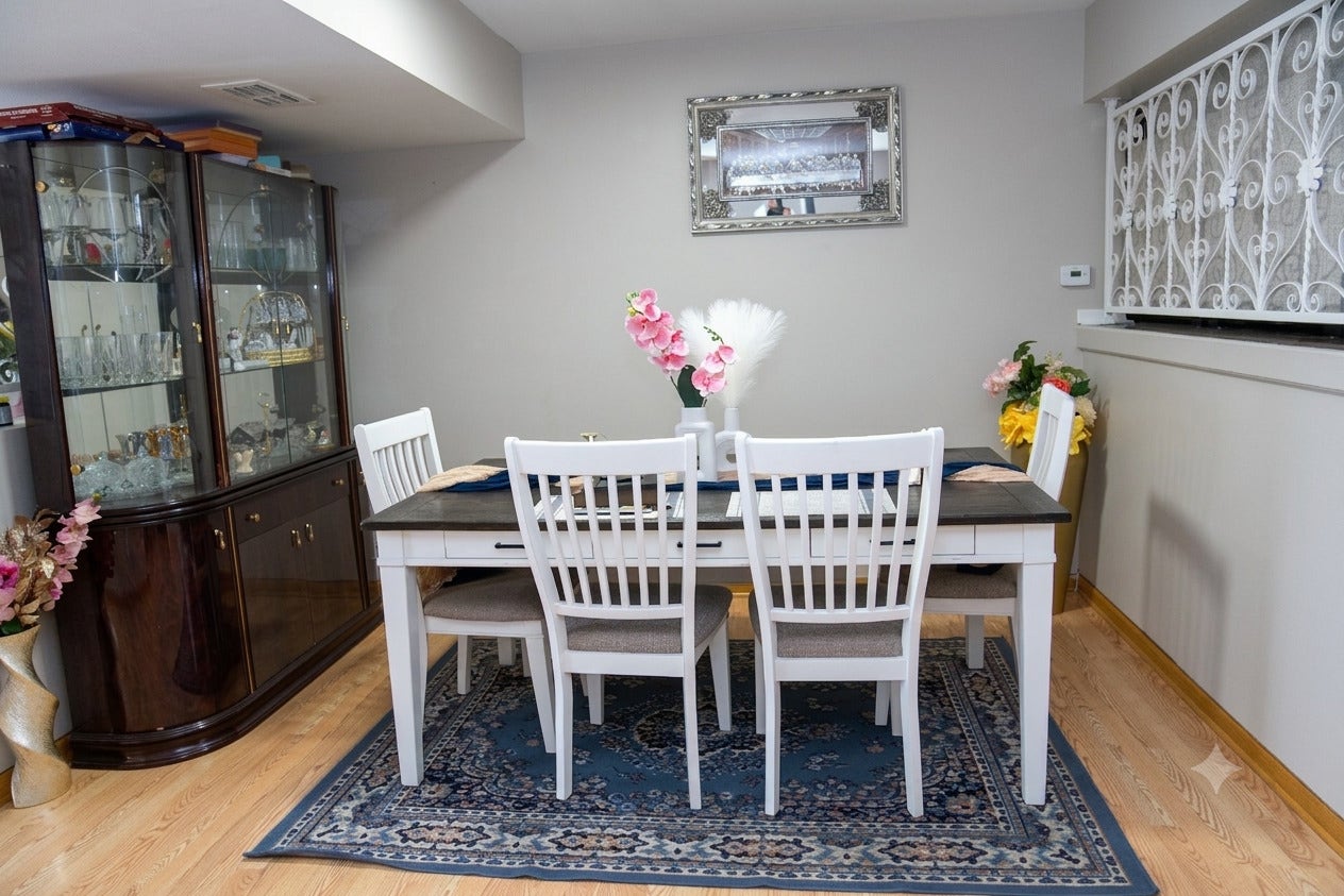 9406 N Oak Avenue, Des Plaines, IL 60016 9406 N Oak Avenue, Des Plaines, IL 60016