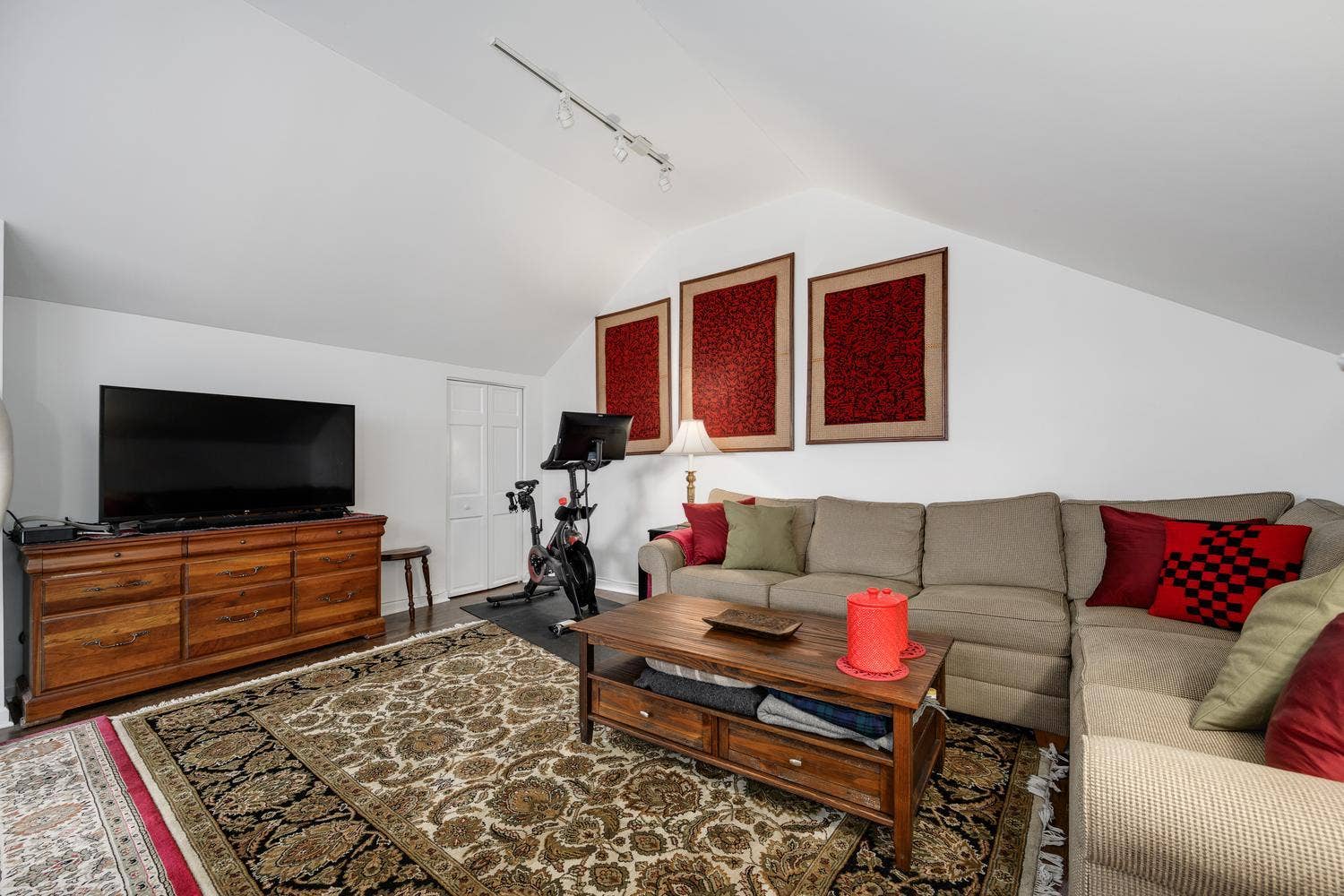 3306 N Clifton Avenue, #3N, Chicago, IL 60657 3306 N Clifton Avenue, #3N, Chicago, IL 60657