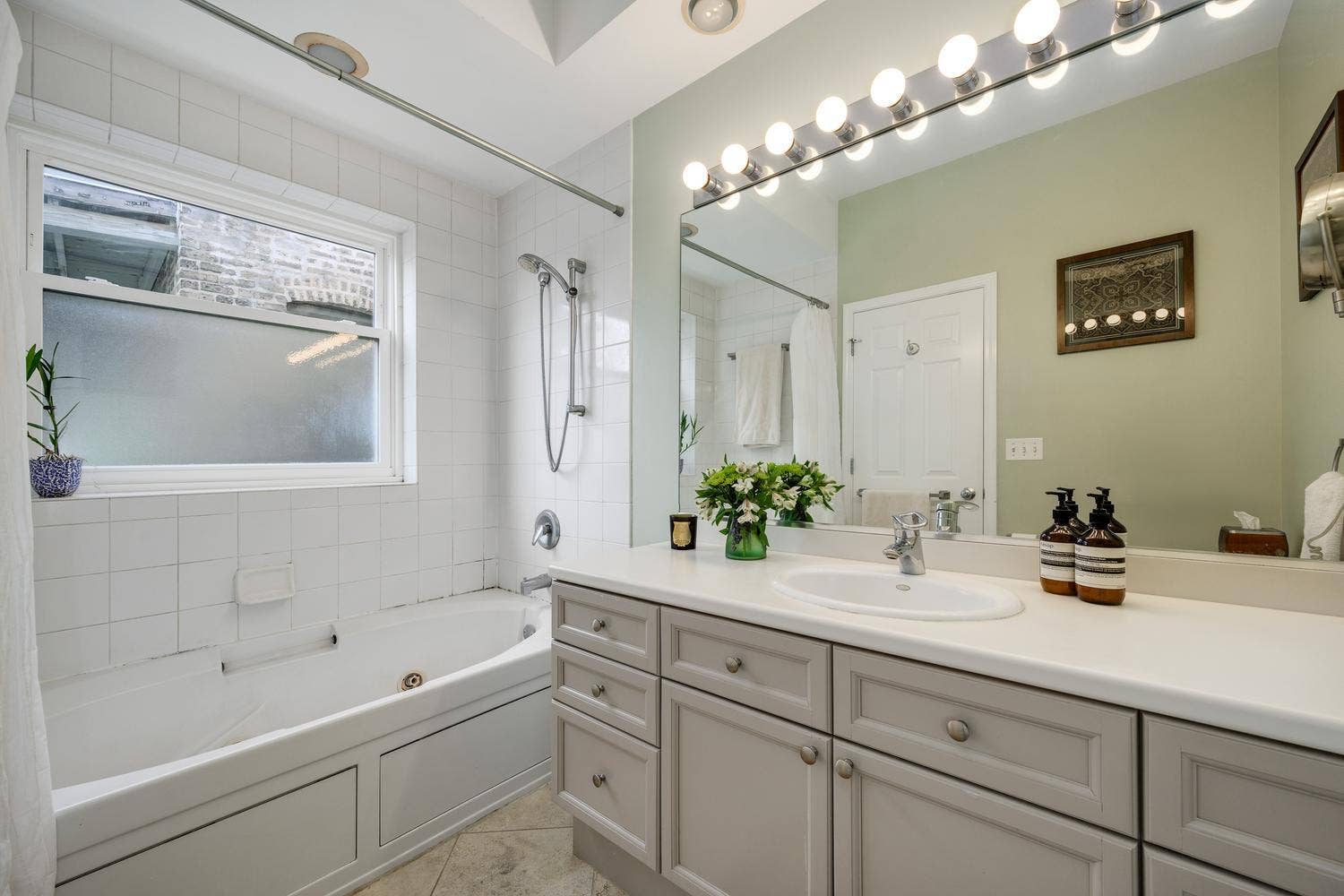 3306 N Clifton Avenue, #3N, Chicago, IL 60657 3306 N Clifton Avenue, #3N, Chicago, IL 60657