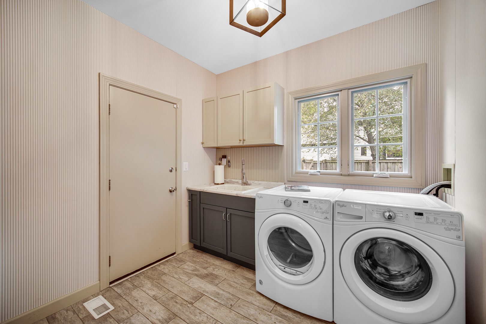 1429 Braxton Road, Libertyville, IL 60048 1429 Braxton Road, Libertyville, IL 60048