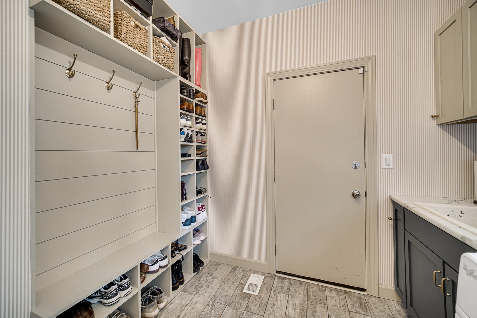 1429 Braxton Road, Libertyville, IL 60048 1429 Braxton Road, Libertyville, IL 60048