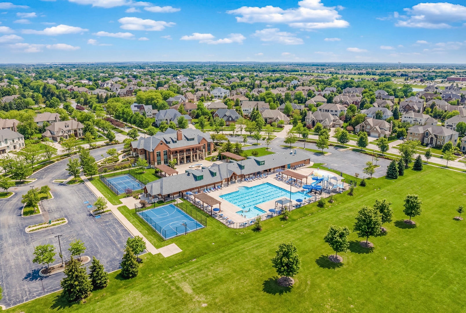 4767 Sassafras Lane, Naperville, IL 60564 ASHWOOD CLUBHOUSE - POOLS - TENNIS - BASKETBALL -