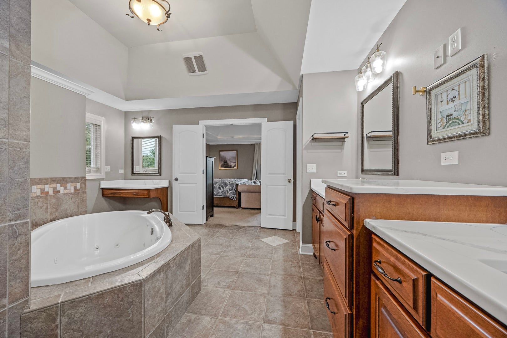 4767 Sassafras Lane, Naperville, IL 60564 PRIMARY BATHROOM SUITE