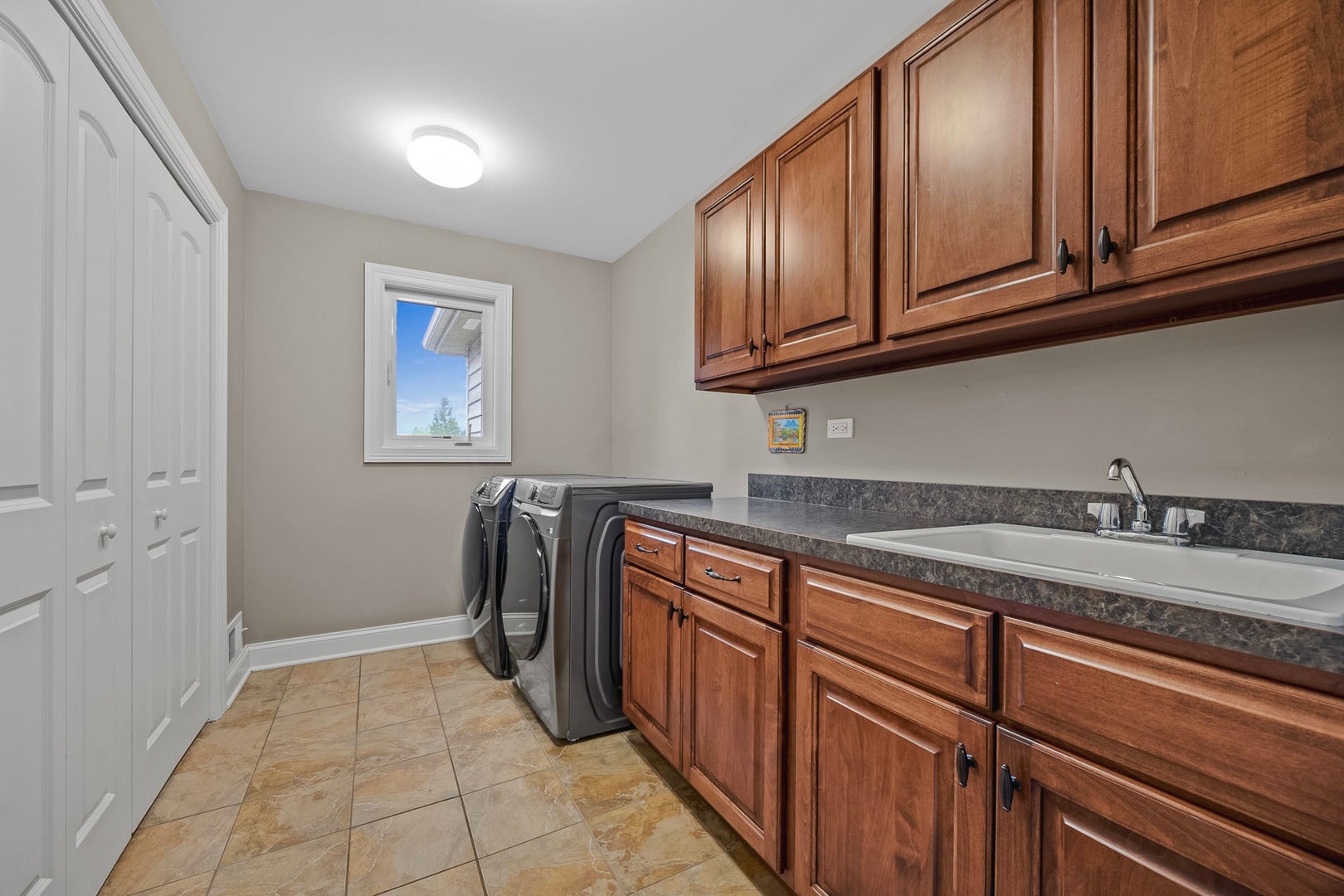 4767 Sassafras Lane, Naperville, IL 60564 2nd Floor Laundry Room