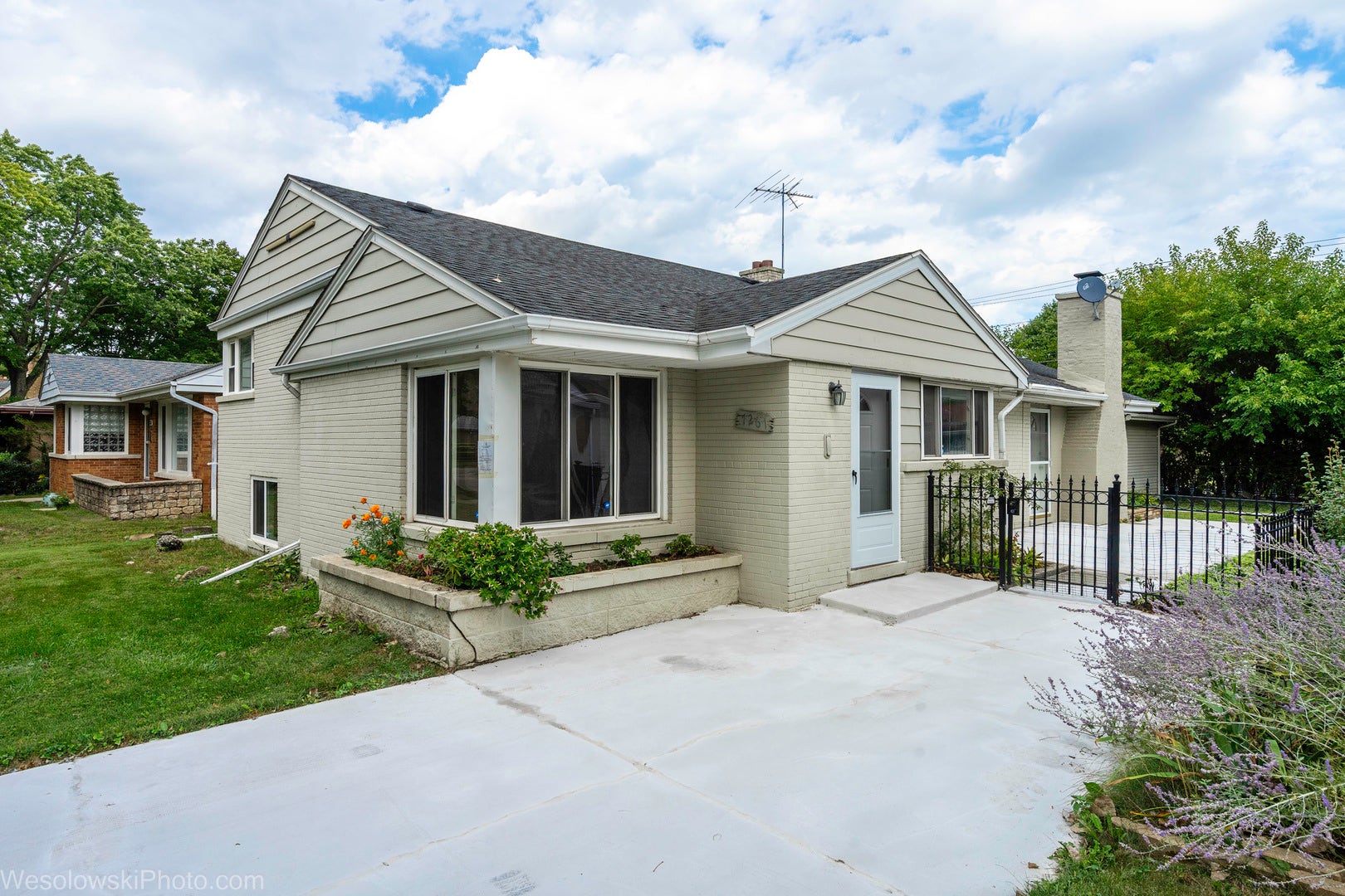 7261 N East Prairie Road, Lincolnwood, IL 60712 7261 N East Prairie Road, Lincolnwood, IL 60712