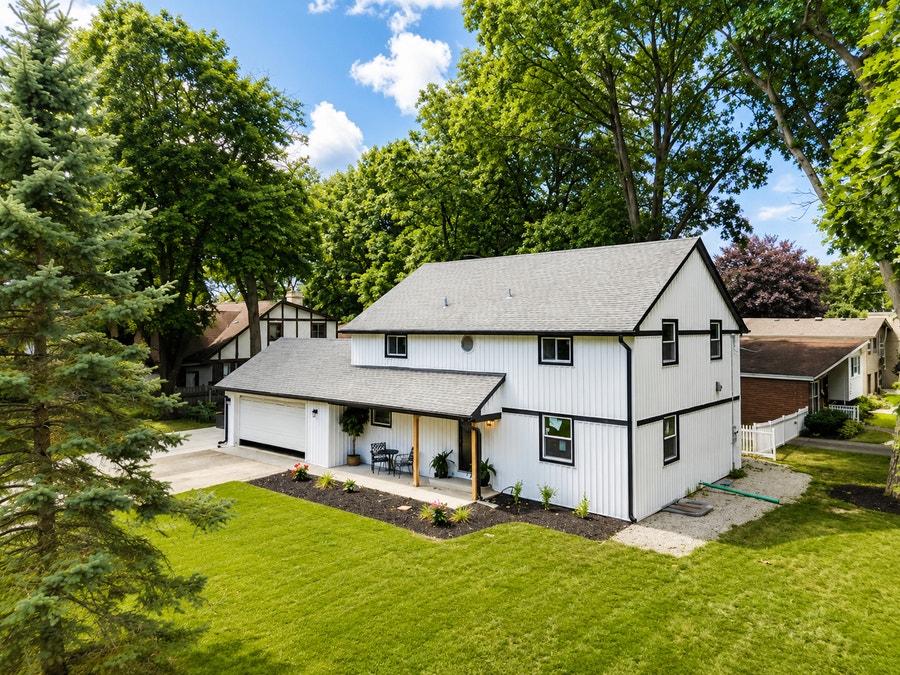 Property photo for 300 W North Avenue, Bartlett, IL