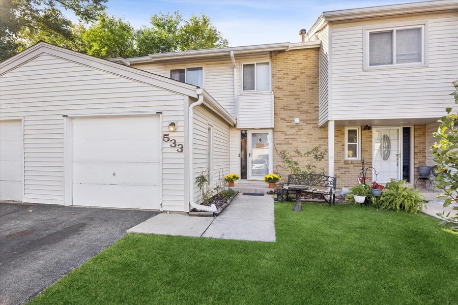 Property photo for 533 Jordan Way, Bolingbrook, IL