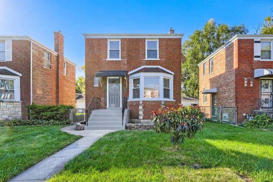 Property photo for 3904 Gladys Avenue, Bellwood, IL