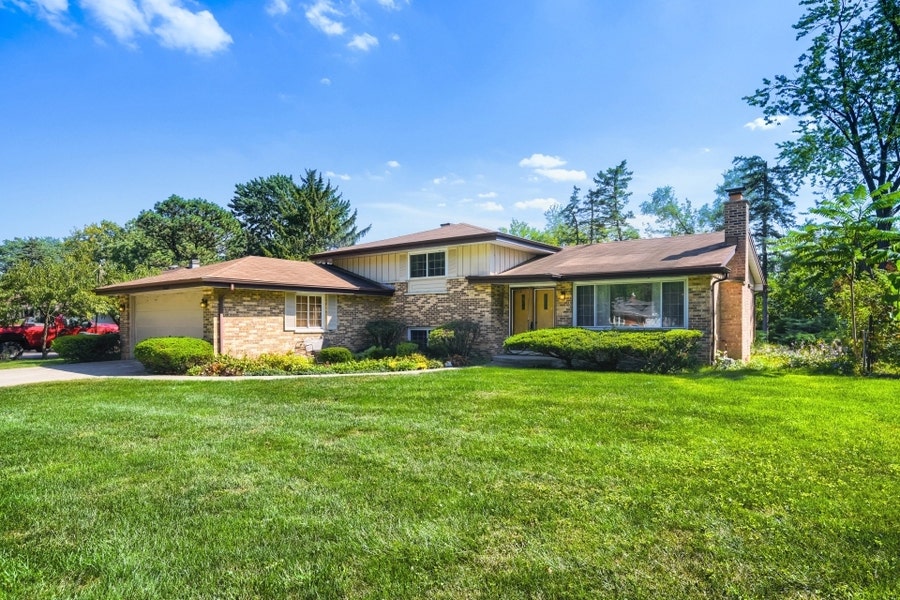 Property photo for 883 E Zinnia Lane, Palatine, IL